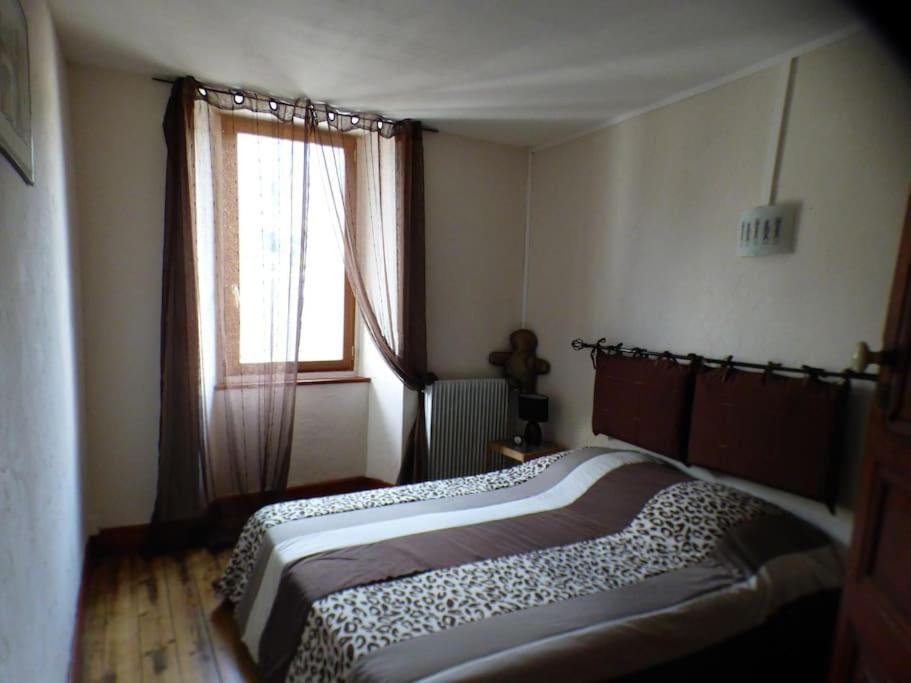 Maison Familiale Pour 8 Saint-Aventin Bagian luar foto
