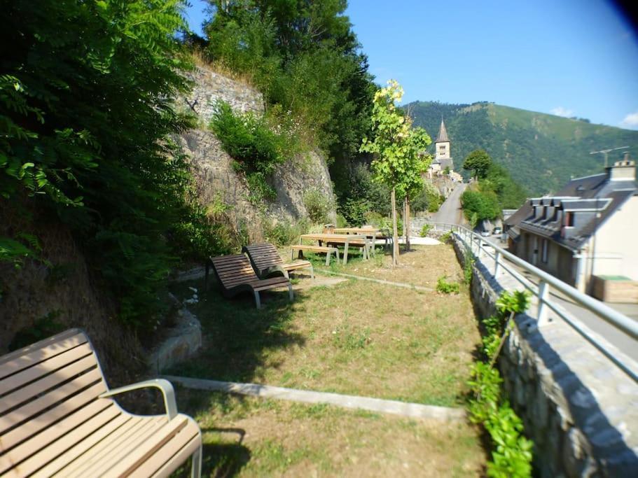 Maison Familiale Pour 8 Saint-Aventin Bagian luar foto
