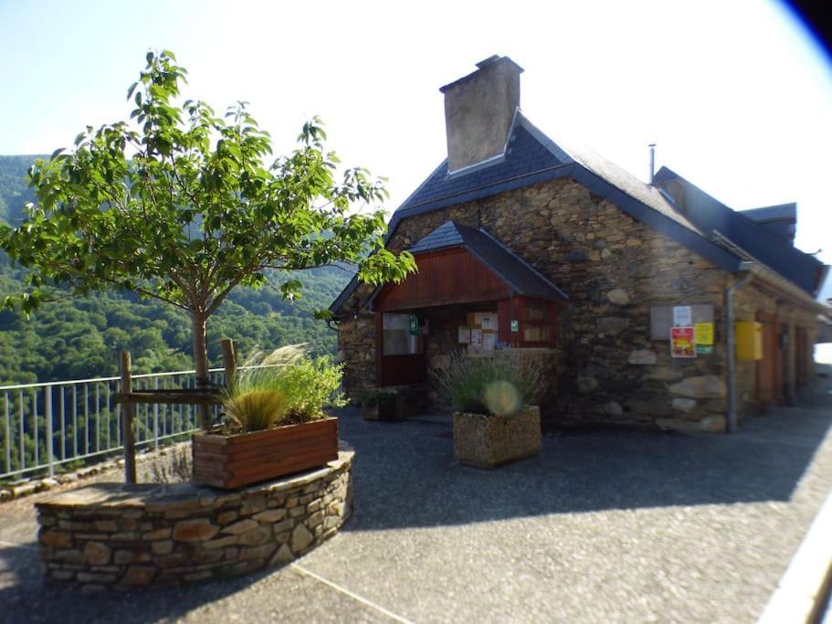 Maison Familiale Pour 8 Saint-Aventin Bagian luar foto