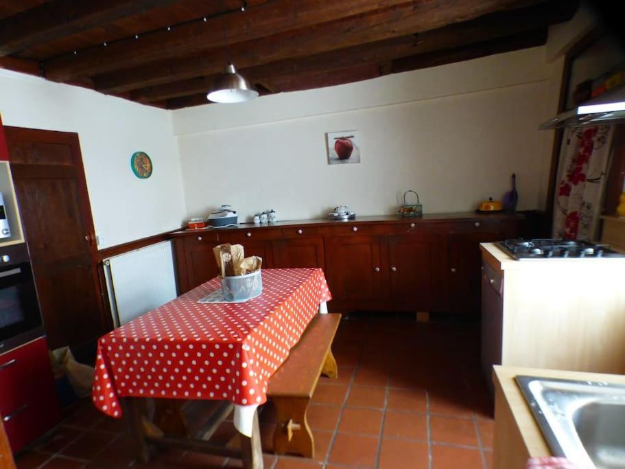 Maison Familiale Pour 8 Saint-Aventin Bagian luar foto