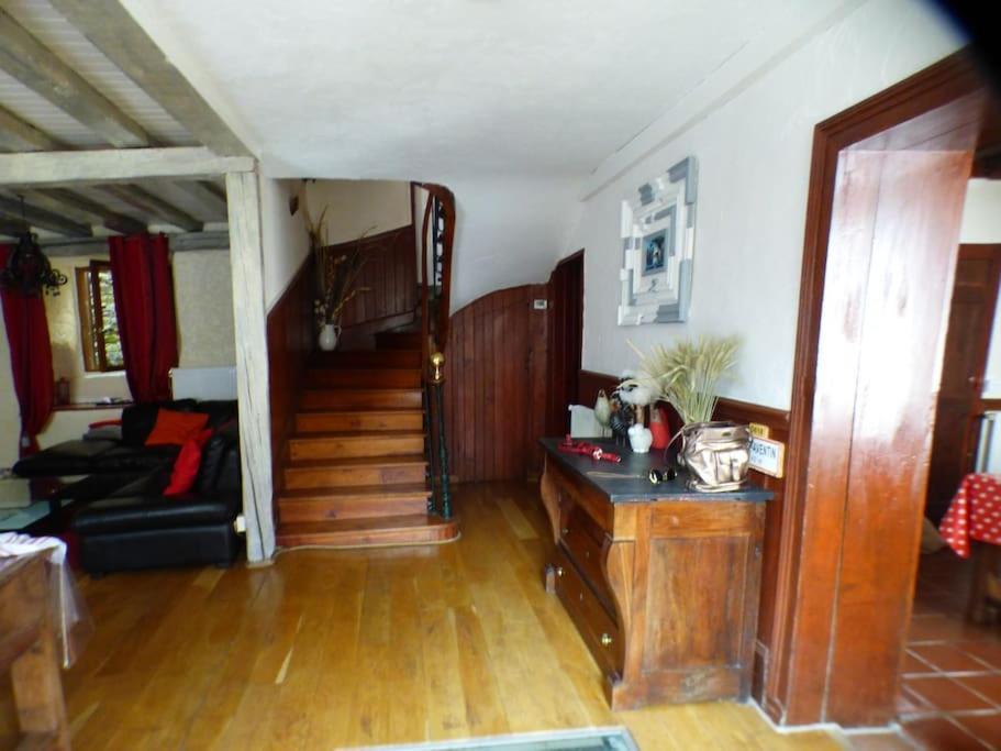 Maison Familiale Pour 8 Saint-Aventin Bagian luar foto