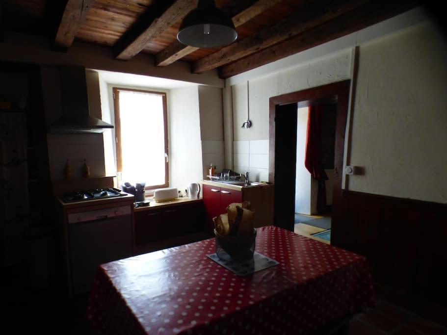 Maison Familiale Pour 8 Saint-Aventin Bagian luar foto
