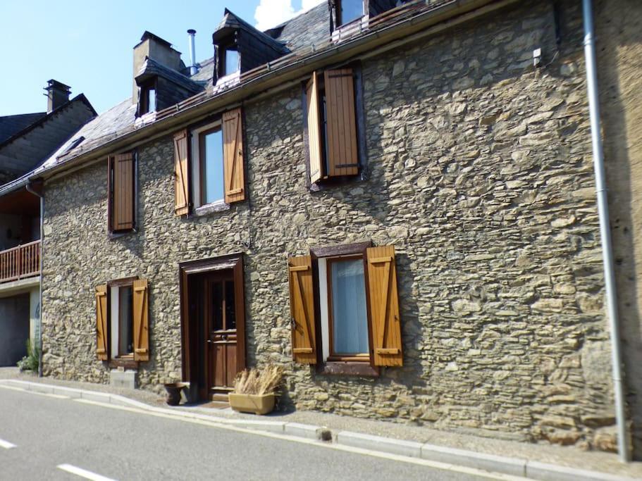 Maison Familiale Pour 8 Saint-Aventin Bagian luar foto